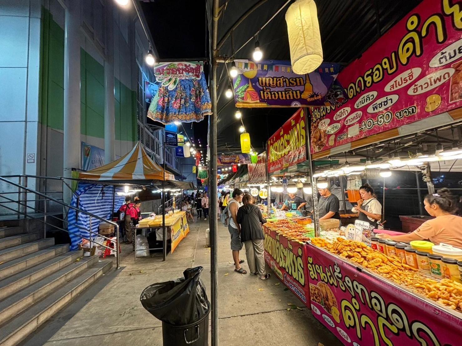 The White Den Chatuchak Бангкок Экстерьер фото